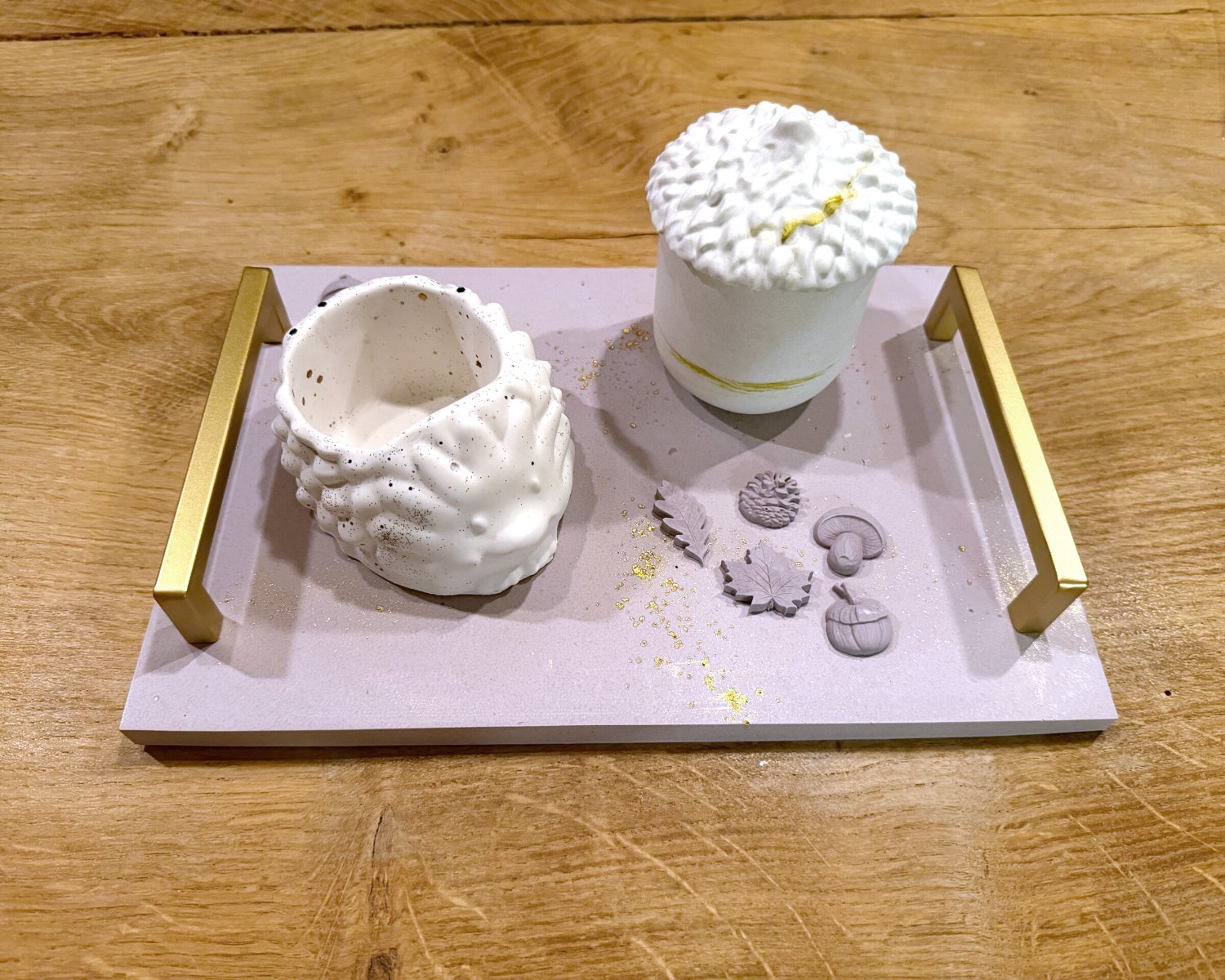 Jesmonite herfst-tray met gouden handvatten
